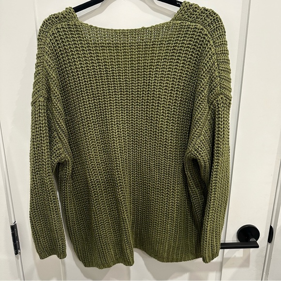 Revolve Tularosa Oversized Crocheted Olive Green V-Neck Sweater XS - Picture 7 of 9